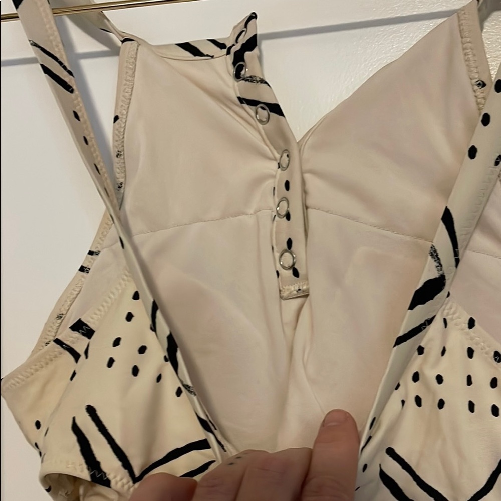 Aerie Beige and Black Patterned Top - Picture 4 of 4